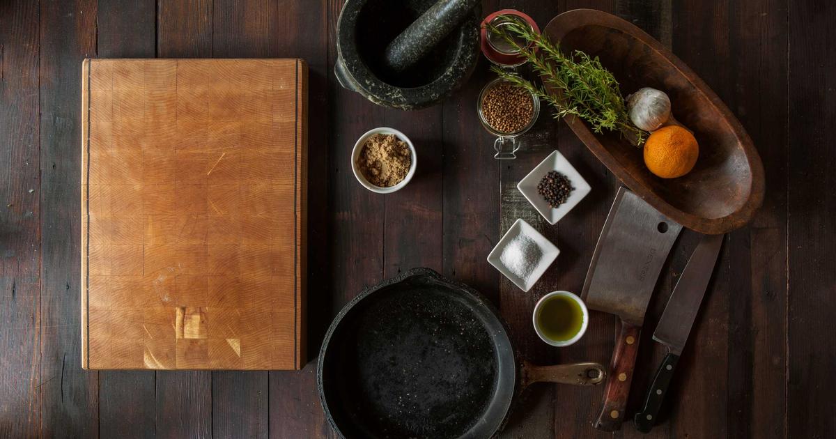 AI写作与人类表达的对比示意